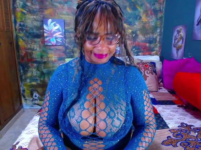 le modèle AdaBlake est en webcam porno dans un show sur le site bongacams, il possède les tags suivants: Ebony,Blonde,Shaved