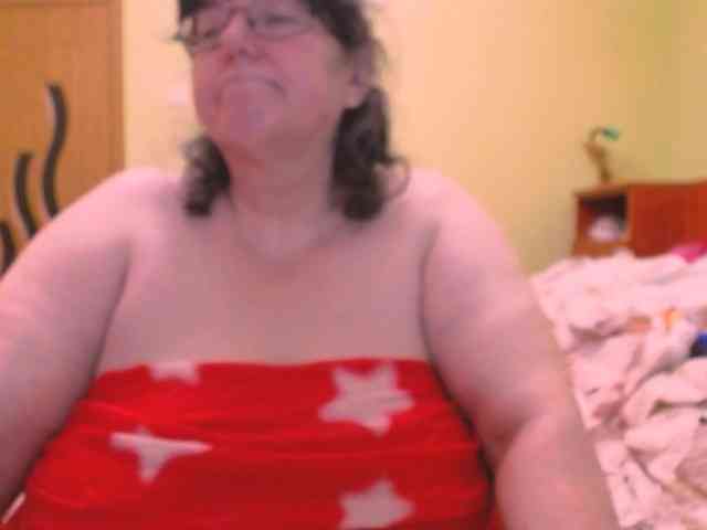 HugeTitsXXX webcam