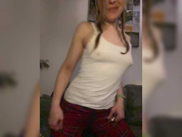 Alisasqrl's BongaCams show and profile