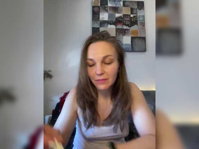 Alisasqrl's BongaCams show and profile