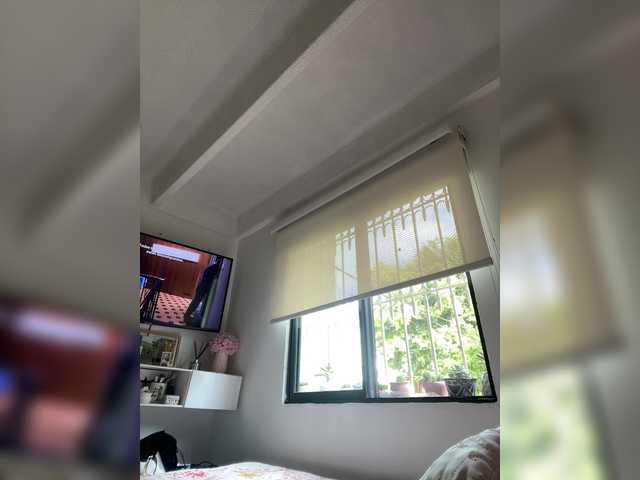 Admire SallyeLeins, she wants to masturbate for you SallyeLeins from BongaCams