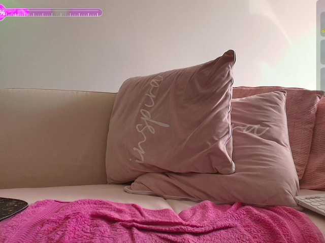 Admire SallyeLeins, she wants to masturbate for you SallyeLeins from BongaCams