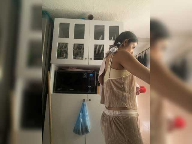 SallyeLeins's BongaCams show and profile