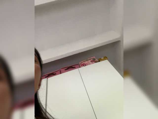 SallyeLeins room chat