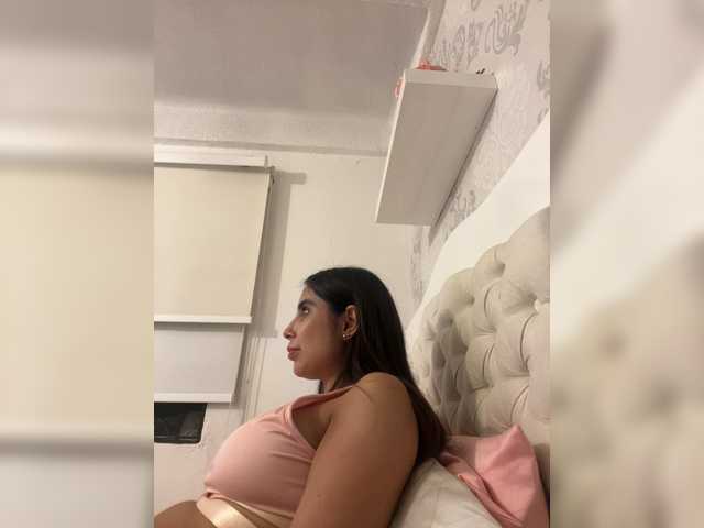 Admire SallyeLeins, she wants to masturbate for you SallyeLeins from BongaCams