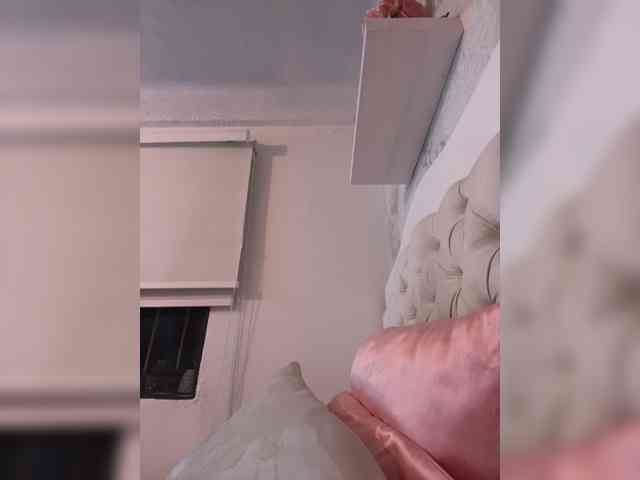 SallyeLeins webcam