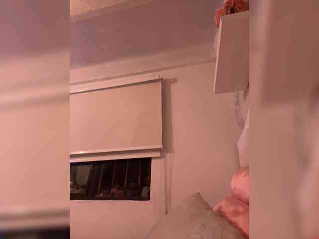 SallyeLeins webcam