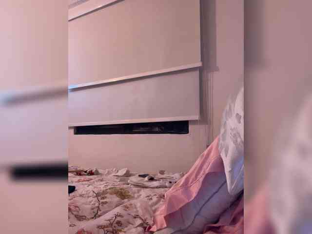 SallyeLeins webcam
