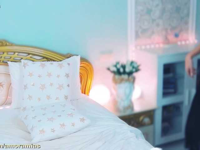 amoramias live sex show