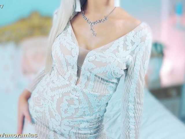 amoramias live sex show