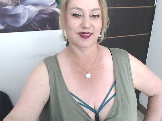 sweetsalo's BongaCams show and profile