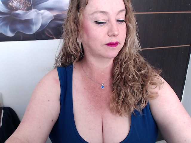 sweetsalo —  my tits 20 tk. ass 30 tk.. pussy 50tk...naked150,, toy in pussy 200. add friends 5 tk.. feets 5 tk.... suck toy 30 tk.. open cam 30 ..follow u 5 tokens