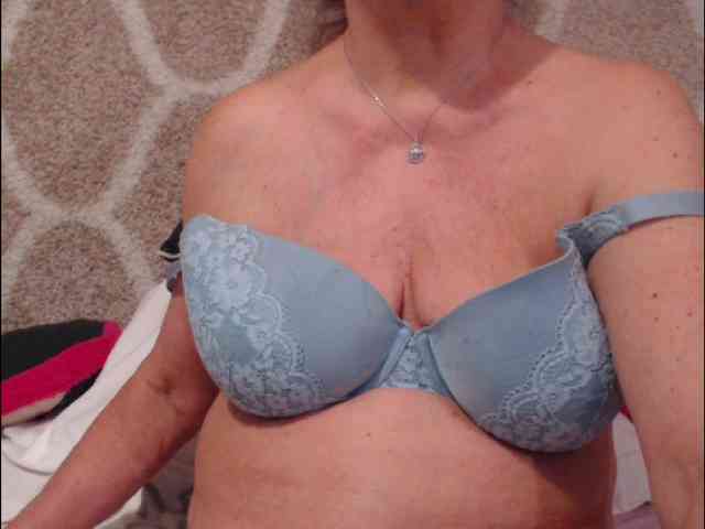 JuicySandy4u webcam