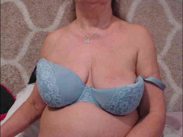 JuicySandy4u webcam