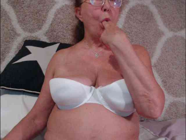 JuicySandy4u webcam