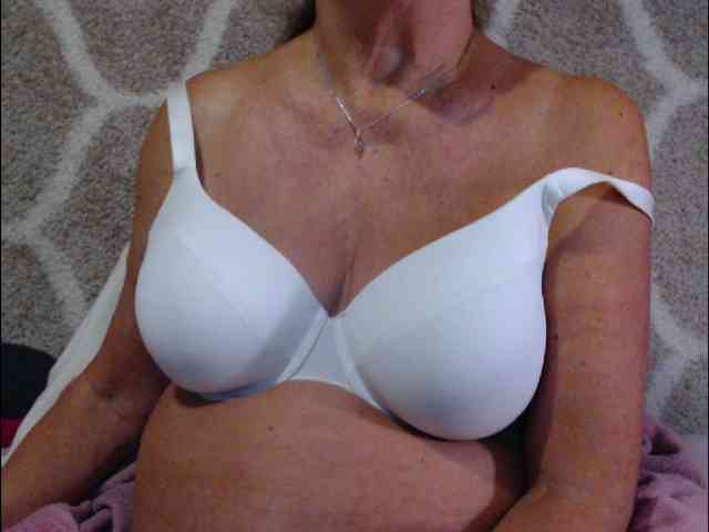 JuicySandy4u webcam