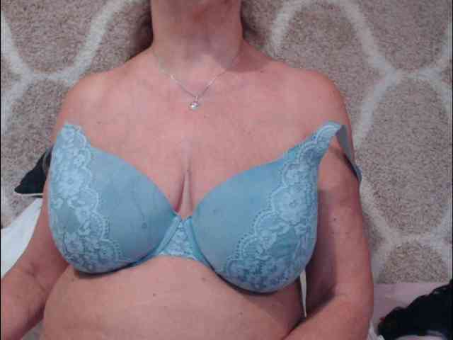 JuicySandy4u webcam