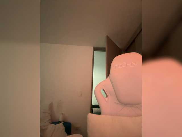 juanita-fox's BongaCams show and profile