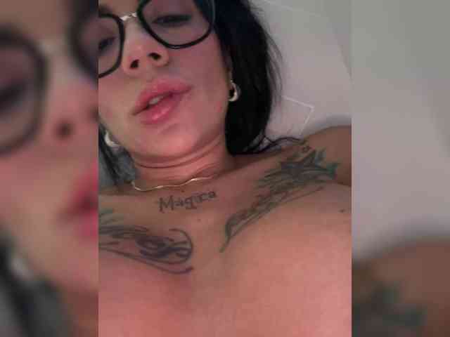 Juanita-Fox webcam