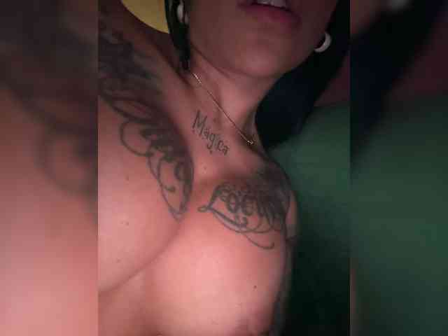 Juanita-Fox webcam