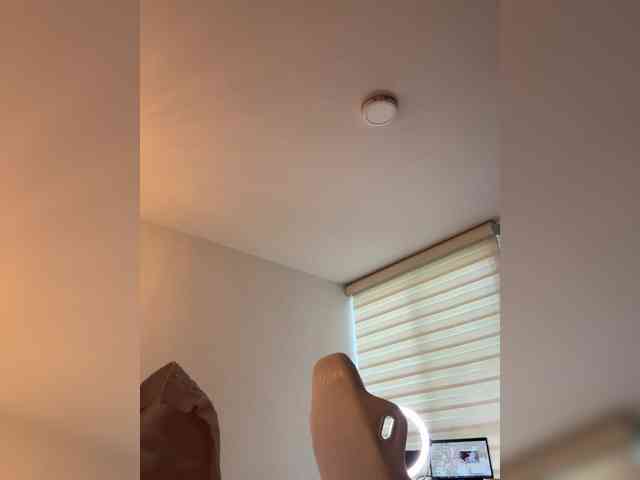 Juanita-Fox webcam