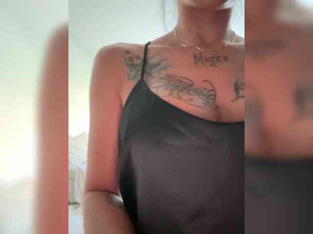Juanita-Fox webcam