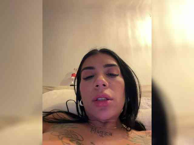 Juanita-Fox webcam