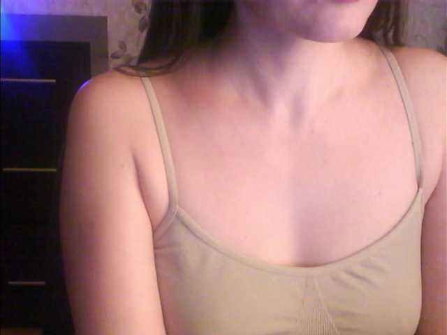 droplet83's BongaCams show and profile