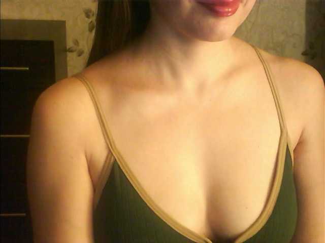 droplet83's BongaCams show and profile