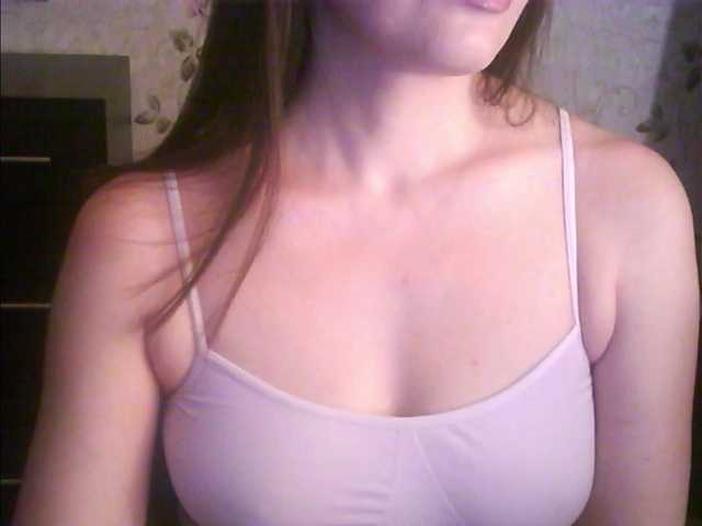 droplet83's BongaCams show and profile