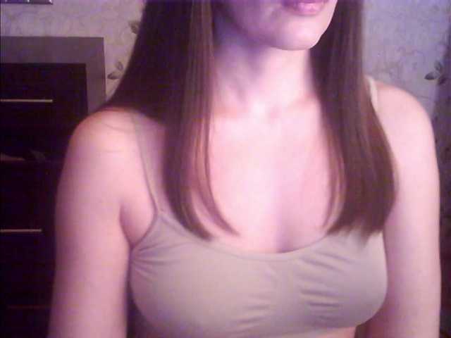 droplet83's BongaCams show and profile