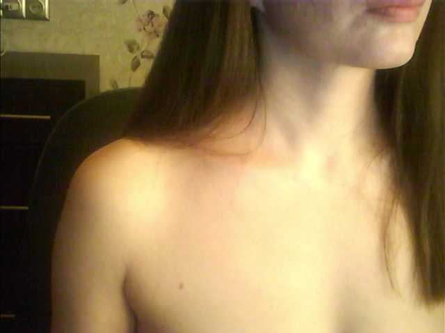 droplet83's BongaCams show and profile