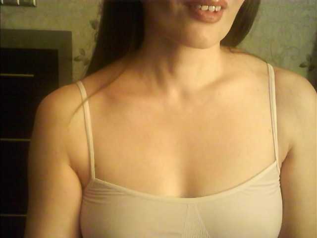 droplet83's BongaCams show and profile