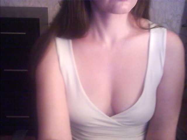 droplet83's BongaCams show and profile