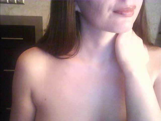 droplet83's BongaCams show and profile