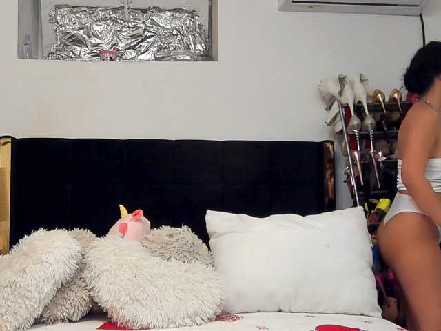 JuliaHayes90's BongaCams show and profile