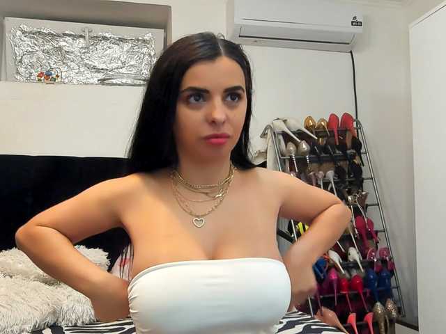 JuliaHayes90's BongaCams show and profile