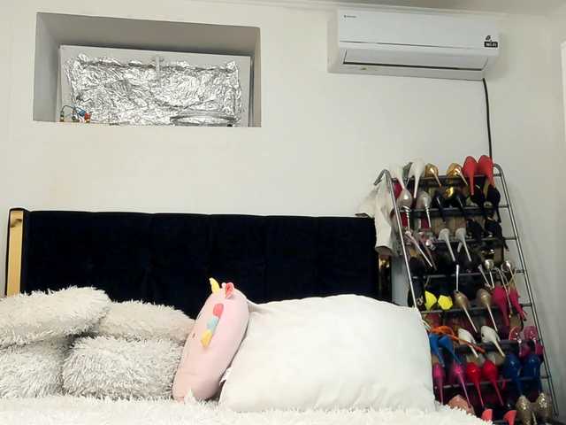 JuliaHayes90's BongaCams show and profile