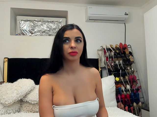 JuliaHayes90's BongaCams show and profile