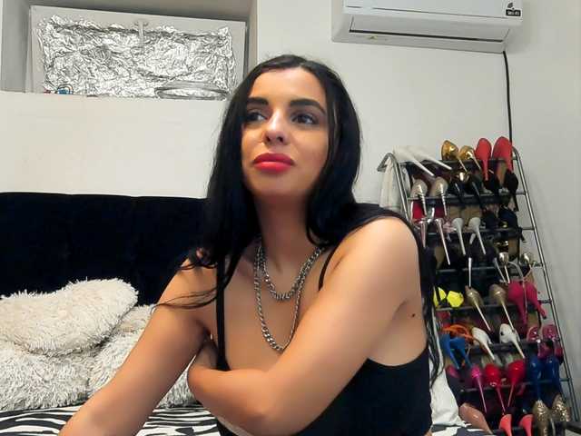 JuliaHayes90's BongaCams show and profile