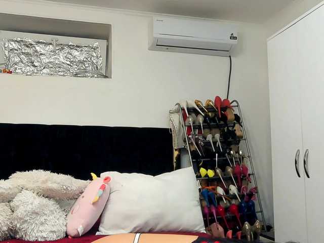 JuliaHayes90's BongaCams show and profile