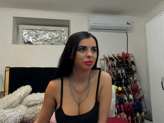 JuliaHayes90's BongaCams show and profile