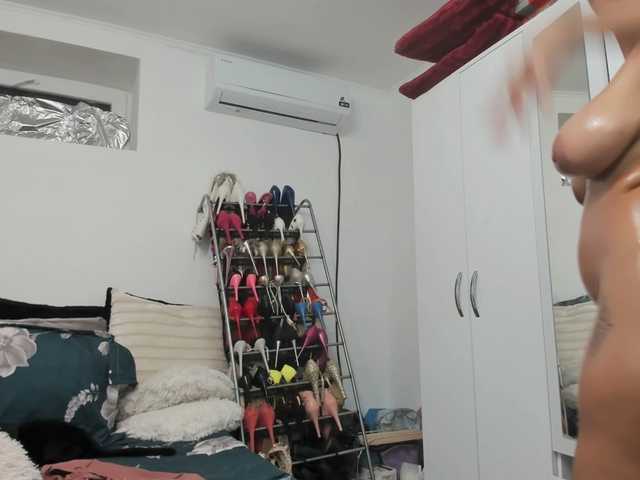 Sex chat gratuit in direct cu JuliaHayes90 pe BongaCams