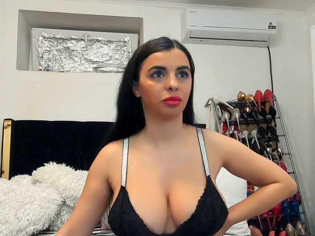 JuliaHayes90's BongaCams show and profile