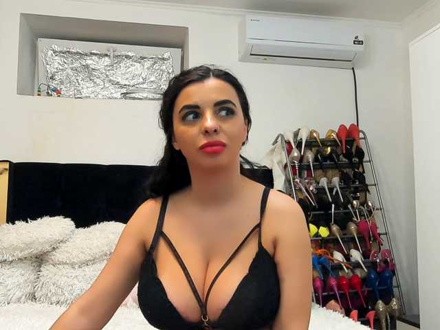 JuliaHayes90's BongaCams show and profile