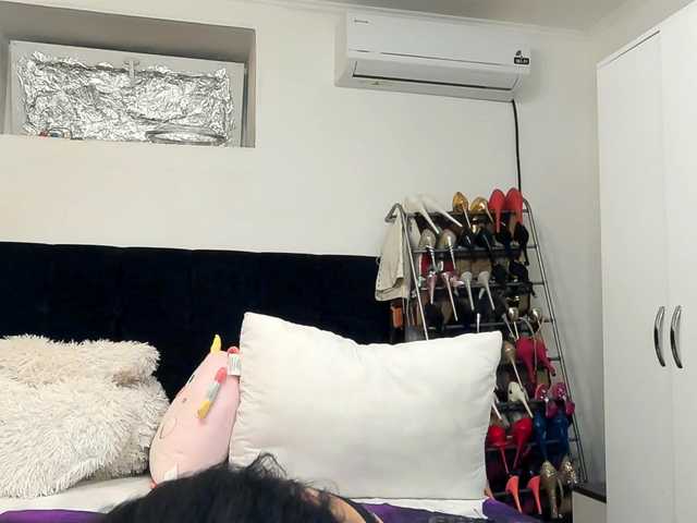 JuliaHayes90's BongaCams show and profile