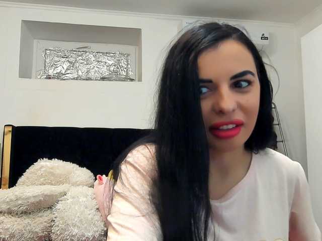 JuliaHayes90's BongaCams show and profile