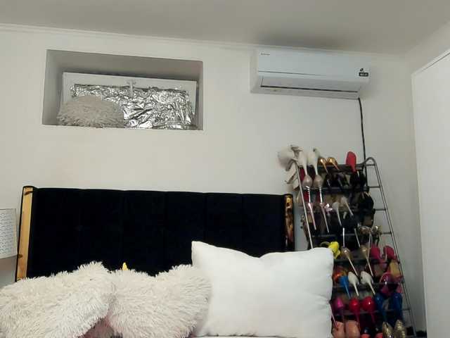 JuliaHayes90's BongaCams show and profile