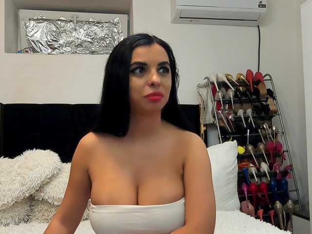 JuliaHayes90's BongaCams show and profile