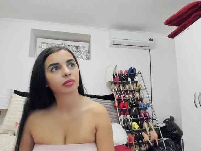 JuliaHayes webcam